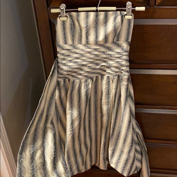 BCBGMAXAZARIA Formal tea cup length gown - Picture 4 of 5